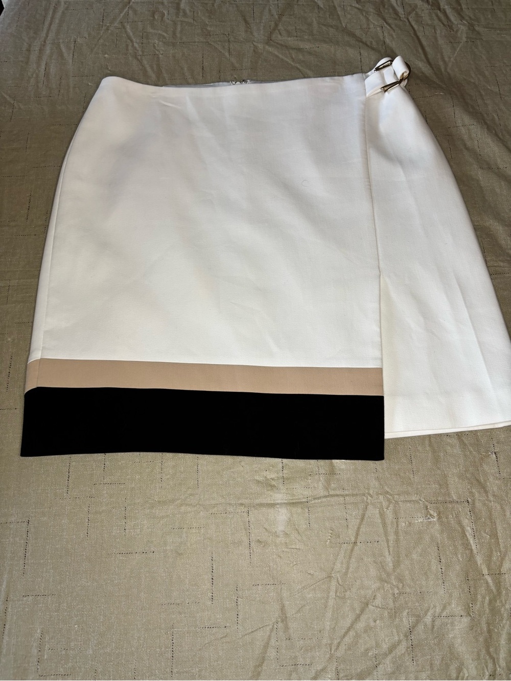 White House Black Market White Mini Skirt with Beige and Black Bands